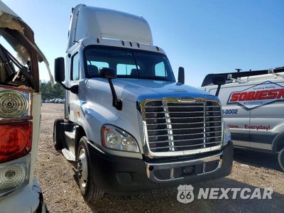 2016 FREIGHTLINER CASCADIA 125 SEMI TRUCK 1FUBGEDV3GLHC5650 - główne zdjęcie licytacji z USA - miniatura
