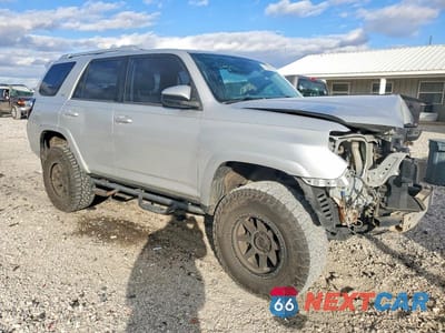 Czwarte zdjęcie samochodu z boku: 2015 TOYOTA 4RUNNER SR5/SR5 PREMIUM VIN:JTEBU5JRXF5268858 - miniatura