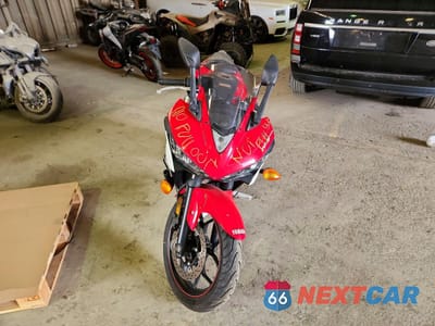 Drugie zdjęcie samochodu z przodu: 2015 YAMAHA YZFR3 VIN:MH3RH06Y0FK004268 - miniatura