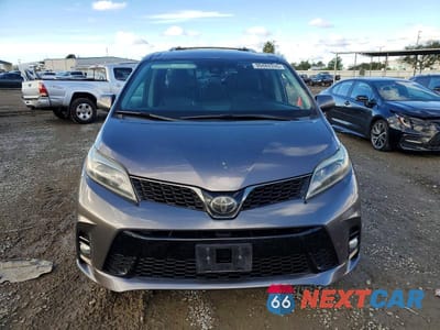 Piąte zdjęcie samochodu w środku: 2019 TOYOTA SIENNA SE VIN:5TDXZ3DC9KS996750 - miniatura