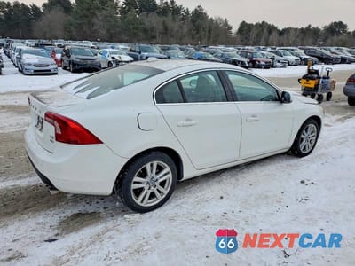 Trzecie zdjęcie samochodu z tyłu: 2013 VOLVO S60 T5 VIN:YV1612FH5D2187028 - miniatura