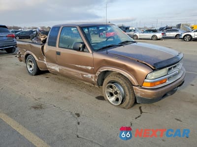 Czwarte zdjęcie samochodu z boku: 2002 CHEVROLET S TRUCK S10 VIN:1GCCS195928217952 - miniatura