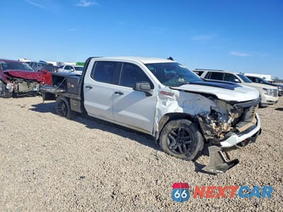 Czwarte zdjęcie samochodu z boku: 2023 CHEVROLET SILVERADO 1500 FLATBED TRUCK VIN:3GCUDCED0PG121474 - miniatura