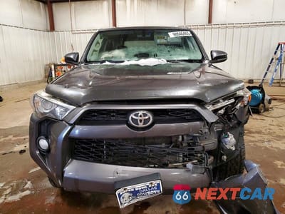 Piąte zdjęcie samochodu w środku: 2016 TOYOTA 4RUNNER SR5 VIN:JTEBU5JR2G5328536 - miniatura