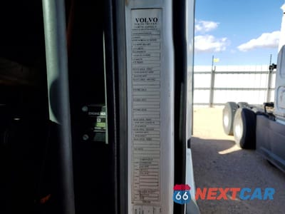 Zdjęcie 10 z 10 samochodu: 2018 VOLVO VNL SEMI TRUCK VIN:4V4NC9EHXJN899555 - miniatura