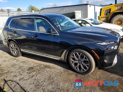 Czwarte zdjęcie samochodu z boku: 2026 BMW X7 XDRIVE40I VIN:5UX23EM01T9266620 - miniatura