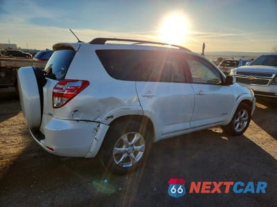 Trzecie zdjęcie samochodu z tyłu: 2009 TOYOTA RAV4 LIMITED VIN:JTMBK31VX95081670 - miniatura