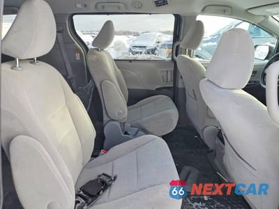 Zdjęcie 10 z 12 samochodu: 2018 TOYOTA SIENNA LE VIN:5TDJZ3DC9JS190606 - miniatura