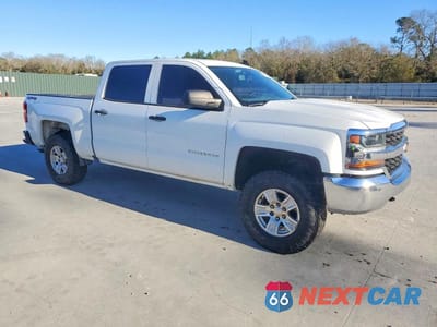 Czwarte zdjęcie samochodu z boku: 2018 CHEVROLET SILVERADO K1500 VIN:3GCUKNEC5JG191035 - miniatura