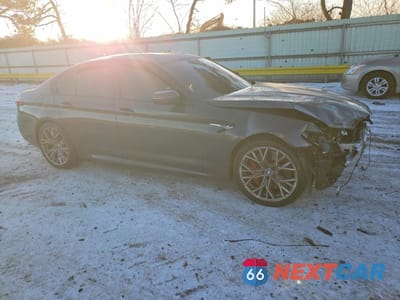 Czwarte zdjęcie samochodu z boku: 2022 BMW M5 VIN:WBS83CH09NCK02348 - miniatura