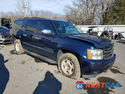 Czwarte zdjęcie samochodu z boku: 2007 CHEVROLET SUBURBAN C1500 VIN:3GNFC16037G239859 - miniatura