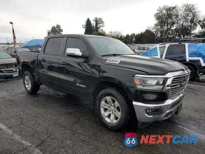 Czwarte zdjęcie samochodu z boku: 2023 RAM 1500 LARAMIE VIN:1C6RREJT6PN545868 - miniatura