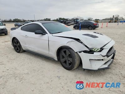 Czwarte zdjęcie samochodu z boku: 2021 FORD MUSTANG VIN:1FA6P8TH5M5119800 - miniatura