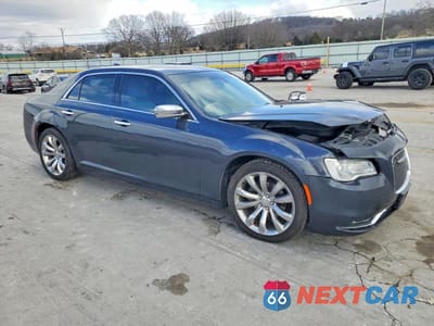 Czwarte zdjęcie samochodu z boku: 2018 CHRYSLER 300 LIMITED VIN:2C3CCAEG1JH153990 - miniatura