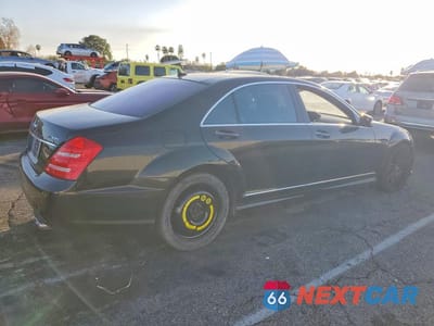 Trzecie zdjęcie samochodu z tyłu: 2011 MERCEDES-BENZ S 550 VIN:WDDNG7BB0BA369209 - miniatura