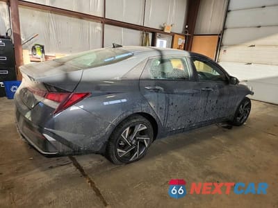 Trzecie zdjęcie samochodu z tyłu: 2025 HYUNDAI ELANTRA PREFERRED 4D VIN:KMHLM4DG9SU905845 - miniatura