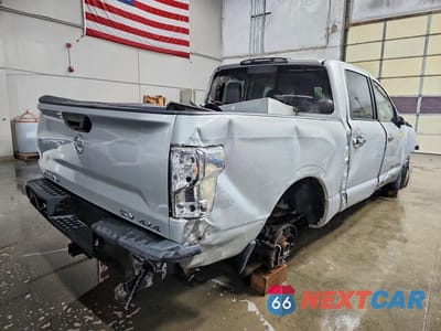 Trzecie zdjęcie samochodu z tyłu: 2018 NISSAN TITAN SV VIN:1N6AA1E57JN539809 - miniatura