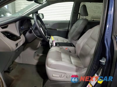 Zdjęcie 7 z 13 samochodu: 2018 TOYOTA SIENNA XLE VIN:5TDDZ3DCXJS207443 - miniatura