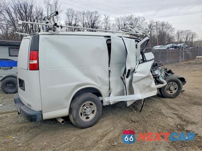Trzecie zdjęcie samochodu z tyłu: 2018 CHEVROLET EXPRESS G2500 UTILITY / SERVICE VAN VIN:1GCWGAFGXJ1164755 - miniatura