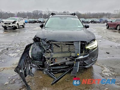 Piąte zdjęcie samochodu w środku: 2019 VOLVO XC60 T5 VIN:LYV102RK5KB237707 - miniatura