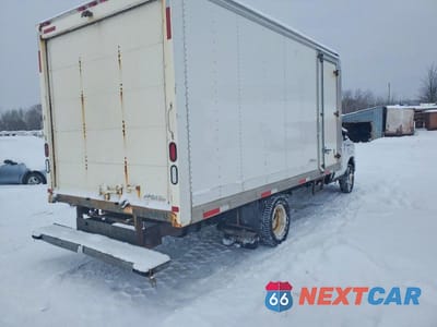 Trzecie zdjęcie samochodu z tyłu: 2016 FORD ECONOLINE E450 SUPER DUTY CUTAWAY VAN VIN:1FDWE4FLXGDC17638 - miniatura