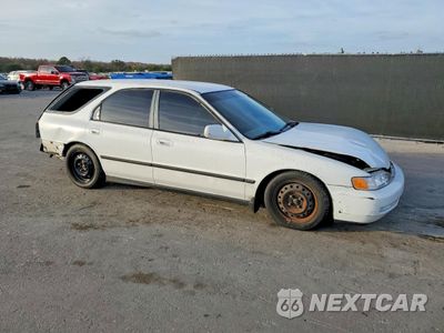 Czwarte zdjęcie samochodu z boku: 1996 HONDA ACCORD LX VIN:1HGCE1825TA008573 - miniatura