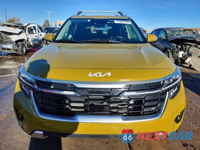 Piąte zdjęcie samochodu w środku: 2024 KIA SELTOS SX VIN:KNDETCA71R7527950 - miniatura