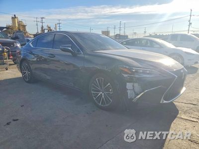 Czwarte zdjęcie samochodu z boku: 2025 LEXUS ES 300H BASE VIN:58ADA1C12SU057132 - miniatura