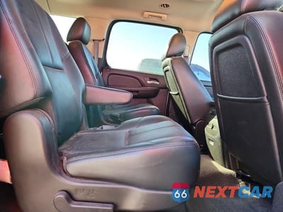 Zdjęcie 11 z 13 samochodu: 2011 CHEVROLET SUBURBAN K1500 LT VIN:1GNSKJE31BR125493 - miniatura