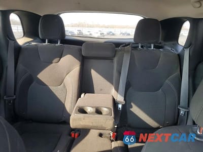 Zdjęcie 10 z 13 samochodu: 2019 JEEP CHEROKEE LATITUDE VIN:1C4PJLCX9KD318944 - miniatura