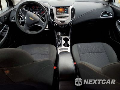 Zdjęcie 8 z 13 samochodu: 2018 CHEVROLET CRUZE LS VIN:1G1BC5SM5J7211550 - miniatura