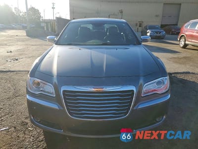 Piąte zdjęcie samochodu w środku: 2011 CHRYSLER 300C VIN:2C3CA6CTXBH559738 - miniatura