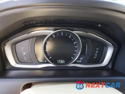 Zdjęcie 9 z 11 samochodu: 2016 VOLVO XC60 T5 PLATINUM VIN:YV4612RM0G2824472 - miniatura