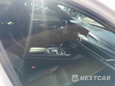 Piąte zdjęcie samochodu w środku: 2017 BMW 750 I VIN:WBA7F0C3XHGM21856 - miniatura