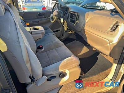 Piąte zdjęcie samochodu w środku: 2001 FORD F150 VIN:1FTRX17L81NA76272 - miniatura