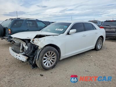 2015 CHRYSLER 300 LIMITED 2C3CCAAG7FH735881 - główne zdjęcie licytacji z USA - miniatura
