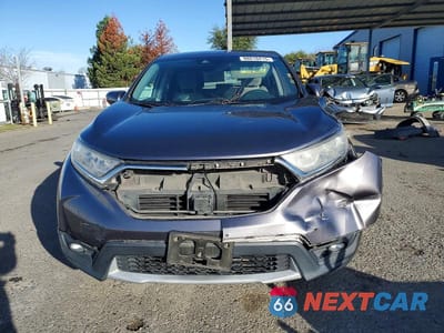 Piąte zdjęcie samochodu w środku: 2018 HONDA CR-V EX VIN:7FARW1H5XJE024552 - miniatura