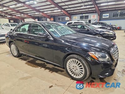 Czwarte zdjęcie samochodu z boku: 2017 MERCEDES-BENZ C 300 4MATIC VIN:55SWF4KB1HU194614 - miniatura