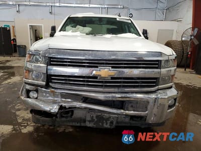 Piąte zdjęcie samochodu w środku: 2017 CHEVROLET SILVERADO K2500 HEAVY DUTY LT VIN:1GC1KVEG8HF125984 - miniatura