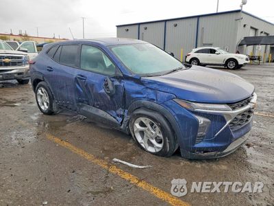 Czwarte zdjęcie samochodu z boku: 2024 CHEVROLET TRAX LS VIN:KL77LFE21RC122703 - miniatura