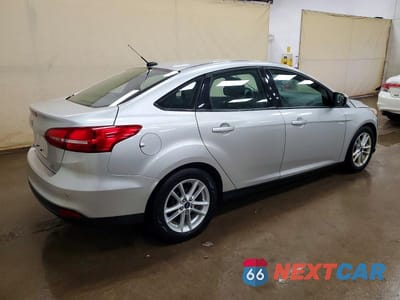 Trzecie zdjęcie samochodu z tyłu: 2016 FORD FOCUS SE VIN:1FADP3F21GL267377 - miniatura