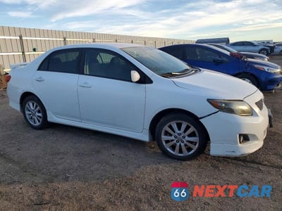 Czwarte zdjęcie samochodu z boku: 2009 TOYOTA COROLLA BASE VIN:1NXBU40E79Z072072 - miniatura