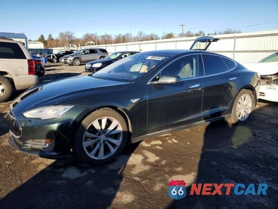 2014 TESLA MODEL S 5YJSA1S18EFP50997 - główne zdjęcie licytacji z USA - miniatura