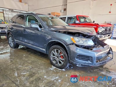Czwarte zdjęcie samochodu z boku: 2011 VOLKSWAGEN TOUAREG V6 VIN:WVGFF9BP1BD000927 - miniatura