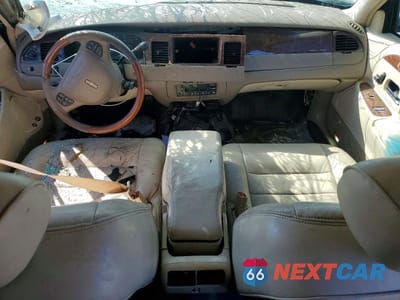 Zdjęcie 8 z 12 samochodu: 2002 LINCOLN TOWN CAR EXECUTIVE VIN:1LNHM81W12Y640114 - miniatura