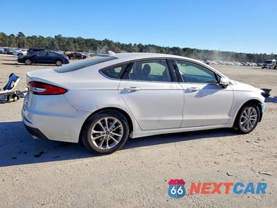 Trzecie zdjęcie samochodu z tyłu: 2020 FORD FUSION SE VIN:3FA6P0HDXLR126857 - miniatura