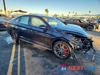 Czwarte zdjęcie samochodu z boku: 2025 VOLKSWAGEN JETTA GLI AUTOBAHN VIN:3VW2T7BU9SM066570 - miniatura