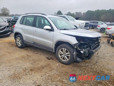 Czwarte zdjęcie samochodu z boku: 2015 VOLKSWAGEN TIGUAN S VIN:WVGAV7AX1FW576823 - miniatura