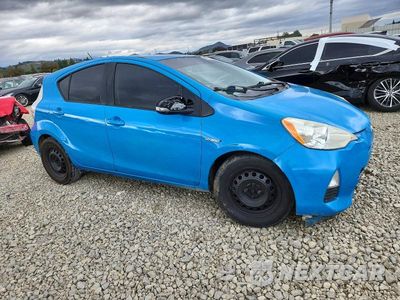 Czwarte zdjęcie samochodu z boku: 2012 TOYOTA PRIUS C VIN:JTDKDTB30C1004585 - miniatura