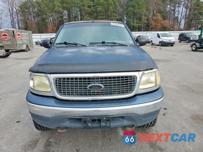 Piąte zdjęcie samochodu w środku: 2002 FORD EXPEDITION XLT VIN:1FMRU16W62LA91379 - miniatura